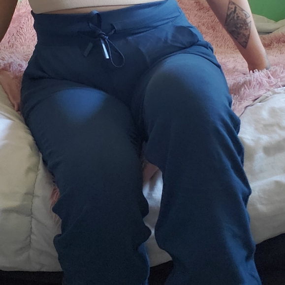 Lululemon joggers - Picture 2 of 4